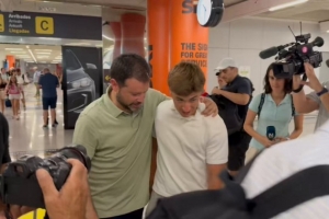 世俱杯竞猜网站-托雷抵达马洛卡：我很高兴来到这里，期待见到新队友