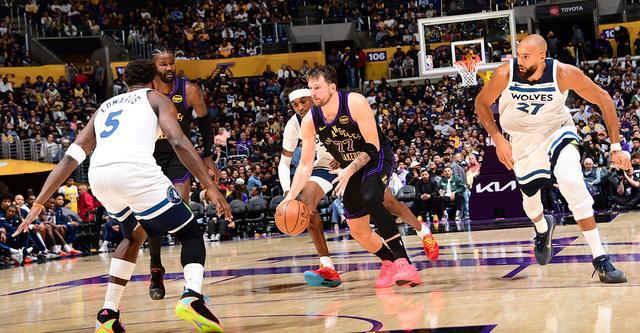 世俱杯竞猜平台-东契奇31+11+11里夫斯31分 湖人主场轻取森林狼